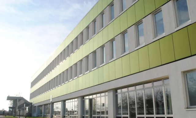 如何通过光伏材料提升建筑物的整体设计感